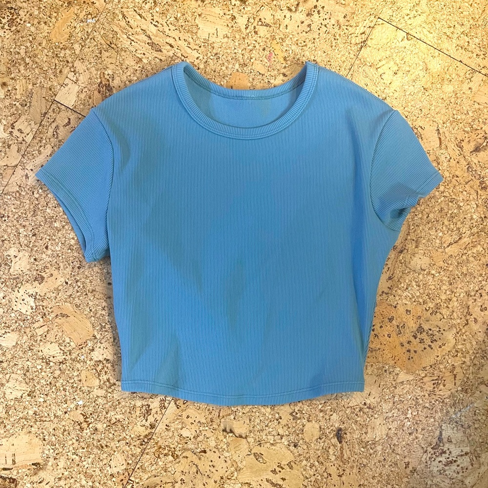 NWOT Alo Yoga cropped tee